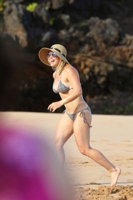 Hilary Duff sexy in bikini alle Hawaii
Parole chiave: cappello