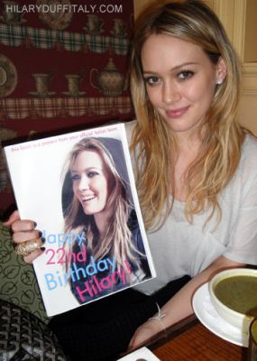 Regalo di Compleanno 2009 Hilary Duff Italy
Parole chiave: Regalo di Compleanno 2009 Hilary Duff Italy