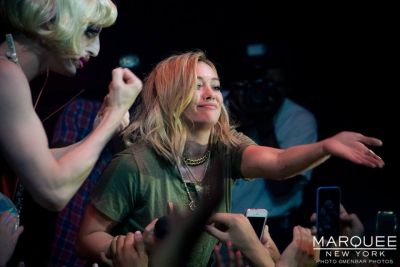 Presentazione di Chasing the Sun
Hilary Duff presenta il nuovo singolo "Chasing the Sun" al Marquee di New York
