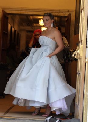 Hilary principessa sul set
Parole chiave: princess