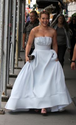 Hilary principessa sul set
Parole chiave: princess