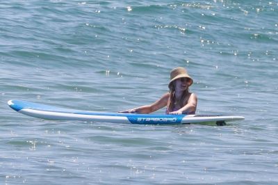 Hilary Duff in bikini a Malibu

