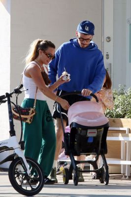 Hilary con la famiglia
Parole chiave: gelato famiglia