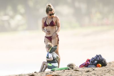 Hilary Duf alle Hawaii
Parole chiave: bikini