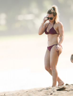 Hilary Duf alle Hawaii
Parole chiave: bikini