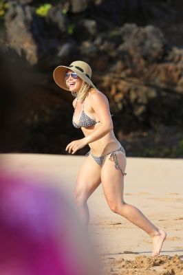 Hilary Duff sexy in bikini alle Hawaii
Parole chiave: cappello