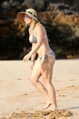 Hilary Duff sexy in bikini alle Hawaii
Parole chiave: mare