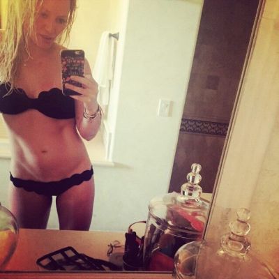 Hilary Duff in bikini, Messico marzo 2015
