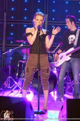 hilaryd-dot-org_cdlive-italy2005-005.jpg