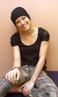 hilaryd-dot-org_photosht-inMilan-midMay06_07.jpg
