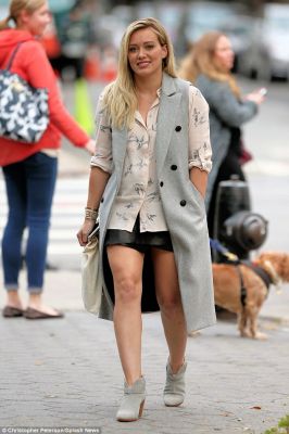 Hilary Duff sul set della seconda stagione di Younger
