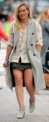 Hilary Duff sul set della seconda stagione di Younger
