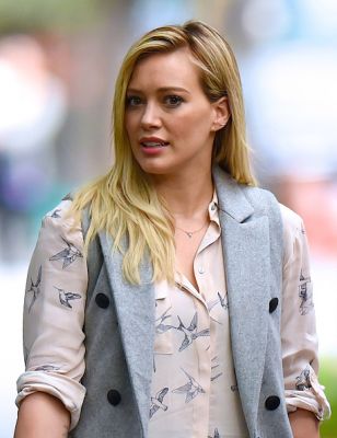 Hilary Duff sul set della seconda stagione di Younger
