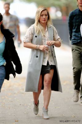 Hilary Duff sul set della seconda stagione di Younger
