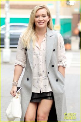 Hilary Duff sul set della seconda stagione di Younger
