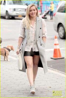 Hilary Duff sul set della seconda stagione di Younger

