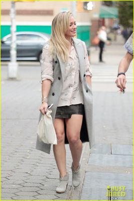 Hilary Duff sul set della seconda stagione di Younger
