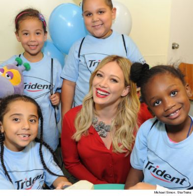 Hilary Duff al 10Â° anniversario di SAA (15/9/14)
Hilary Duff ha partecipato al 10Â° anniversario dell'iniziativa "Smiles Across America", organizzato da Trident Gum e Oral Health America
