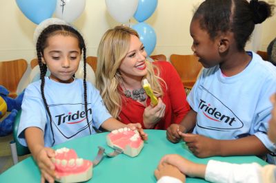 Hilary Duff al 10Â° anniversario di SAA (15/9/14)
Hilary Duff ha partecipato al 10Â° anniversario dell'iniziativa "Smiles Across America", organizzato da Trident Gum e Oral Health America
