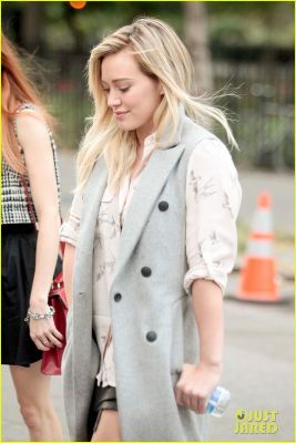 Hilary Duff sul set della seconda stagione di Younger
