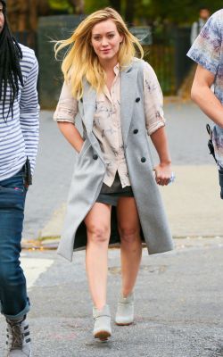 Hilary Duff sul set della seconda stagione di Younger
