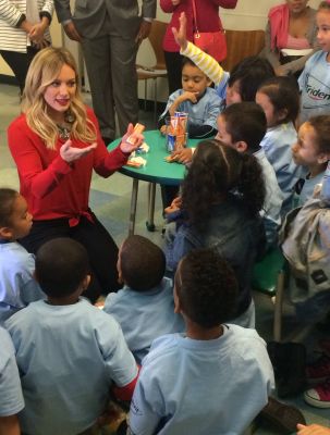 Hilary Duff al 10Â° anniversario di SAA (15/9/14)
Hilary Duff ha partecipato al 10Â° anniversario dell'iniziativa "Smiles Across America", organizzato da Trident Gum e Oral Health America
