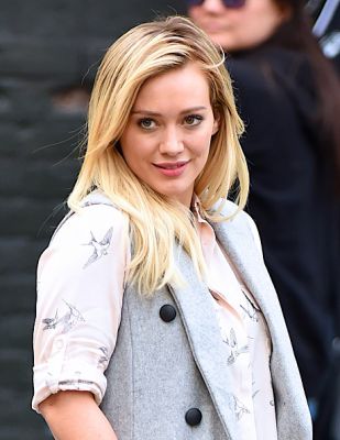 Hilary Duff sul set della seconda stagione di Younger
