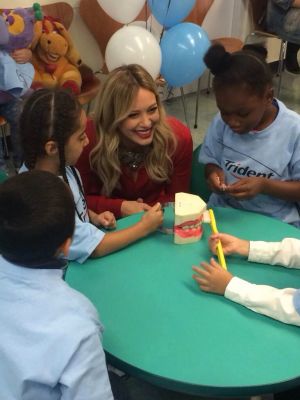 Hilary Duff al 10Â° anniversario di SAA (15/9/14)
Hilary Duff ha partecipato al 10Â° anniversario dell'iniziativa "Smiles Across America", organizzato da Trident Gum e Oral Health America
