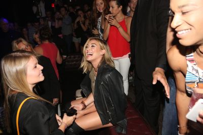 Presentazione di Chasing the Sun
Hilary Duff presenta il nuovo singolo "Chasing the Sun" al Marquee di New York
