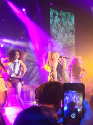 Hilary Duff a X Factor Australia (8/9/14)
Hilary Duff si esibisce con il suo singolo "All About You" a X Factor Australia
