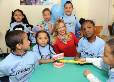 Hilary Duff al 10Â° anniversario di SAA (15/9/14)
Hilary Duff ha partecipato al 10Â° anniversario dell'iniziativa "Smiles Across America", organizzato da Trident Gum e Oral Health America
