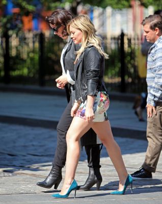 Hilary Duff sul set di Younger (18/9/14)
Hilary Duff sul set di Younger a Brooklyn, New York con Sutton Foster e Debi Mazar
