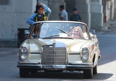 Sul set di All About You (4/9/2014)
Hilary Duff sul set del video musicale di "All About You"
