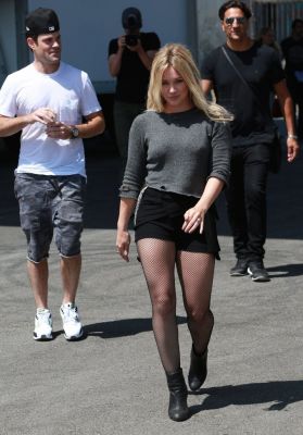 Sul set di All About You (4/9/2014)
Hilary Duff sul set del video musicale di "All About You"
