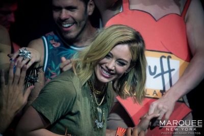 Presentazione di Chasing the Sun
Hilary Duff presenta il nuovo singolo "Chasing the Sun" al Marquee di New York
