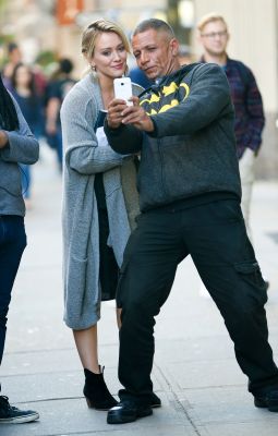 Hilary Duff sul set di Younger
