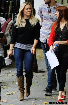 Hilary Duff sul set della seconda stagione di Younger
