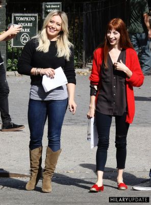 Hilary Duff sul set della seconda stagione di Younger
