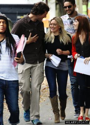 Hilary Duff sul set della seconda stagione di Younger
