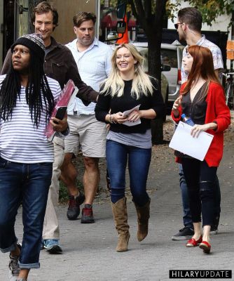 Hilary Duff sul set della seconda stagione di Younger
