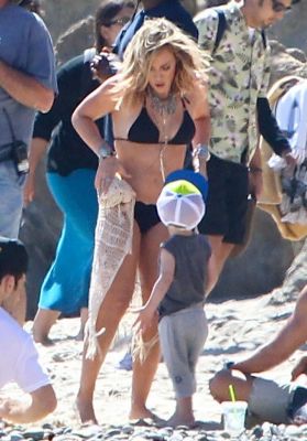 Video primo singolo 11 luglio 2014
Sul set del nuovo video musicale di Hilary Duff, girato a Malibu (11/7/2014)
