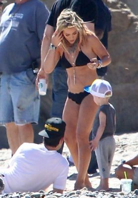 Video primo singolo 11 luglio 2014
Sul set del nuovo video musicale di Hilary Duff, girato a Malibu (11/7/2014)

