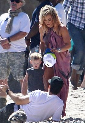 Video primo singolo 11 luglio 2014
Sul set del nuovo video musicale di Hilary Duff, girato a Malibu (11/7/2014)
