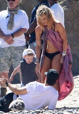 Video Musicale 2014
Sul set del nuovo video musicale di Hilary Duff, girato a Malibu (11/7/2014)

