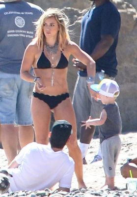 Video Musicale 2014
Sul set del nuovo video musicale di Hilary Duff, girato a Malibu (11/7/2014)
