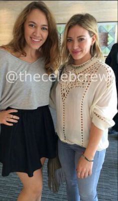 Intervista per The Celeb Crew
Hilary Duff promuove il nuovo singolo "All About You" a The Celeb Crew
