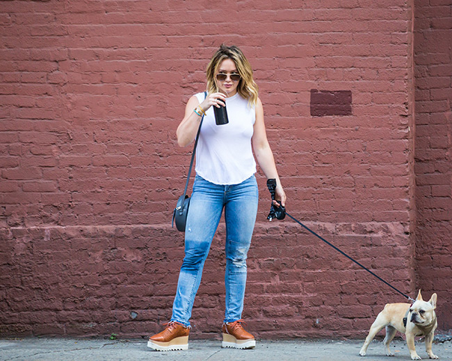 Hilary Duff passeggia a New York paparazzi