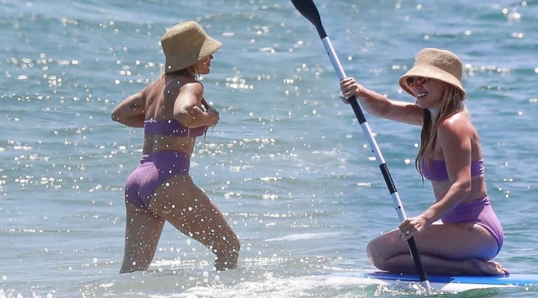 Hilary Duff in bikini a Malibu in spiaggia foto sexy